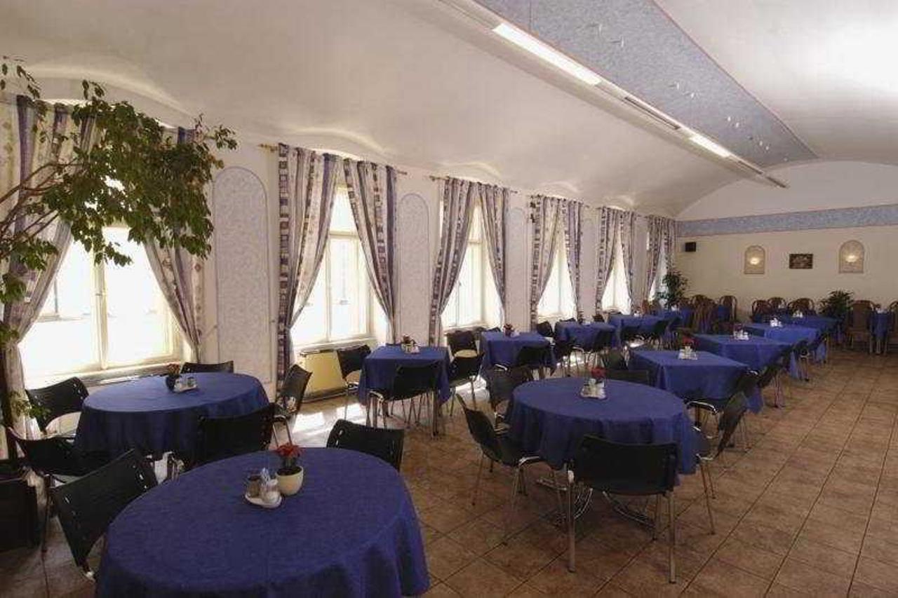 Hostel Junior Praga Esterno foto