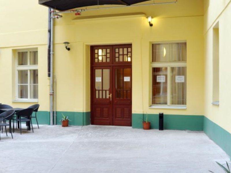 Hostel Junior Praga Esterno foto