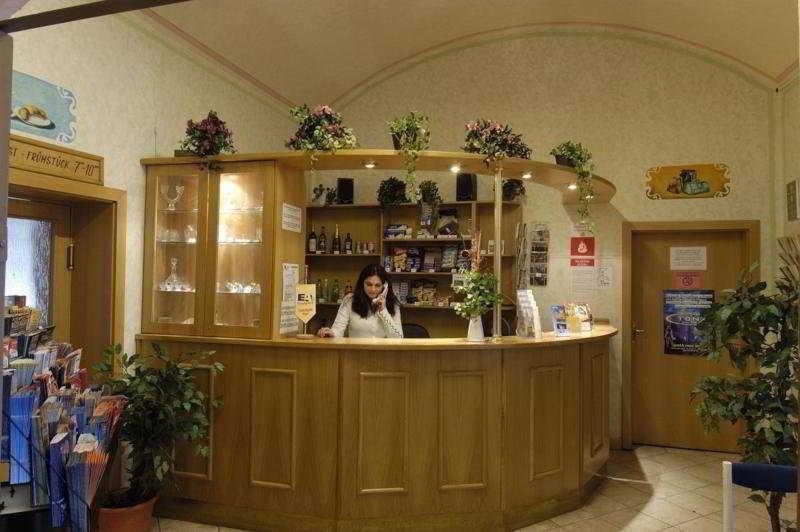 Hostel Junior Praga Esterno foto